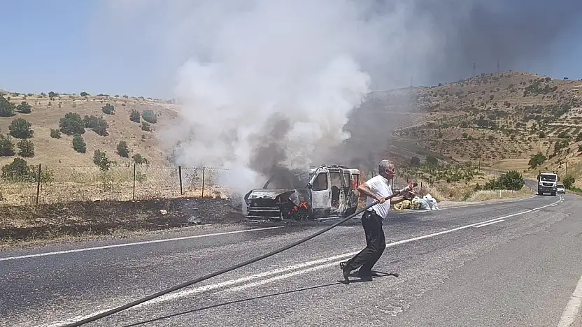Siirt'te Seyir Halindeki Araç Alevlere Teslim Oldu