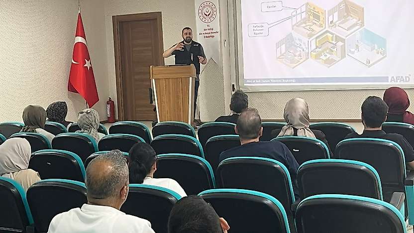 Siirt'te Şiddetle Mücadele Personeline Afet ve Acil Durum Eğitimi