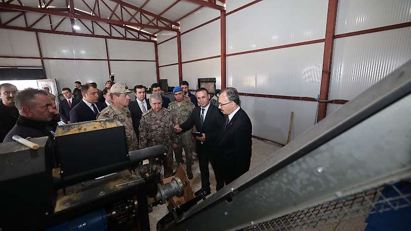 Siirt'te Sokak Hayvanları İçin Örnek Uygulama: Gıda Atıkları Mamaya Dönüştürülüyor