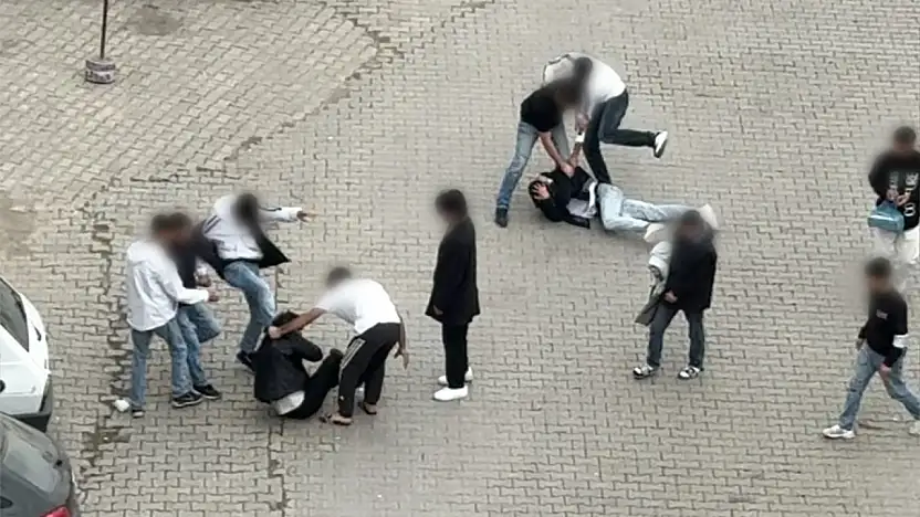 Siirt'te Sokak Ortasında Kavga: 3 Kişi Yaralandı