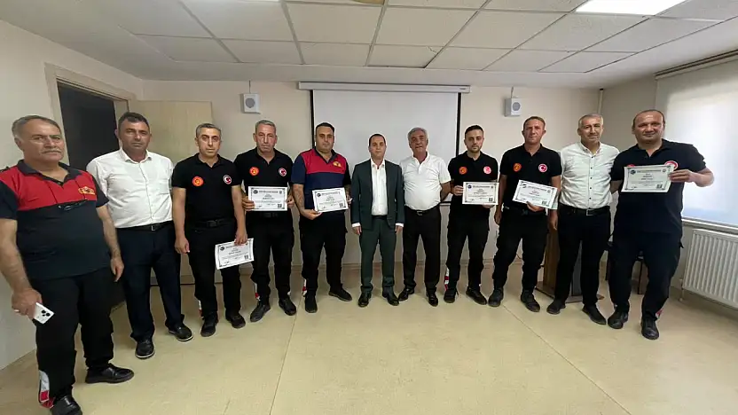 Siirt'te Su Altı Kurtarma Ekibi Profesyonel Oldu: Belgeleri Vali Yardımcısı Birkan Tatlısöz Verdi