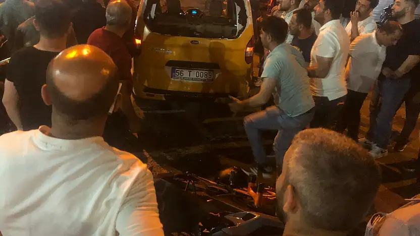 Siirt'te Taksi ile Motosiklet Çarpıştı: 1 Yaralı