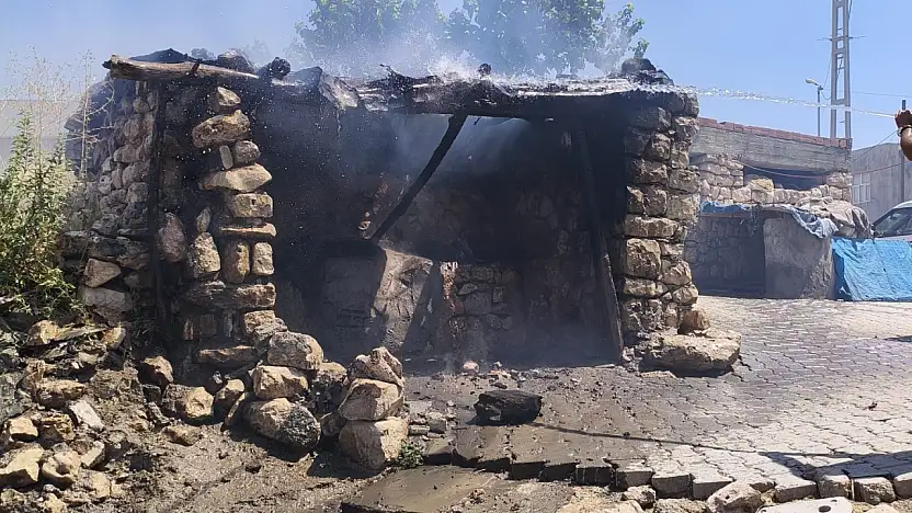 Siirt'te Tandırda Ekmek Yapmak İsteyen Kadınlar Kendilerini Yakıyordu!