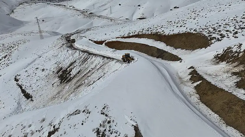 Siirt'te Tipi nedeniyle kapanan köy yolları yeniden ulaşıma açıldı