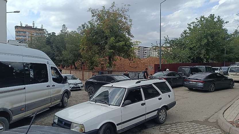 Siirt'te Trafik Sorunu Büyüyor: Ceza Yetmez, Şehrin Geleceği İçin Kalıcı Çözüm Şart!