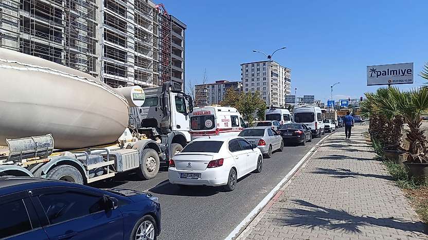 Siirt'te Trafik Yükü Artıyor: Okulların Açılmasıyla Yoğunluk Oluşan Ford Kavşağı Çözüm Bekliyor