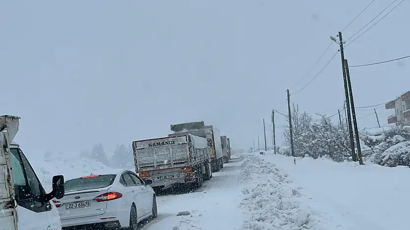 Siirt'te Uluslararası Yol Trafiğe Kapalı! Yüzlerce Araç Kuyruğu Oluştu
