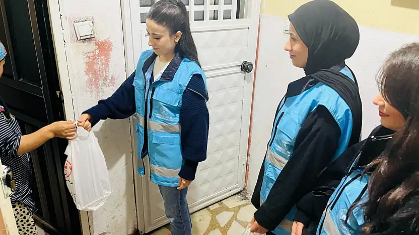 Siirt'te Üniversite Öğrencileri Yemekleri İsraf Etmeden İhtiyaç Sahiplerine Ulaştırıyor