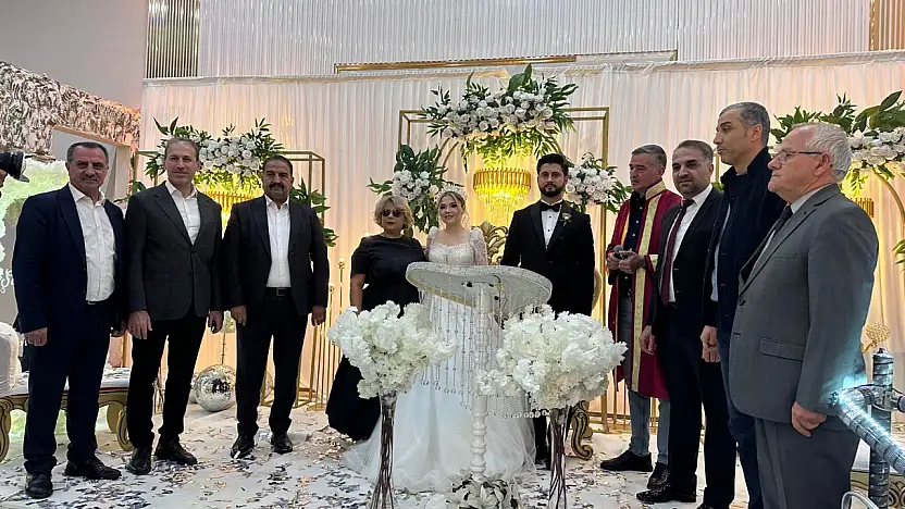 Siirt'te Uslu ile Nas Ailelerinin Mutlu Günü! Siyasetten, Bürokrasiye Bir Çok İsim Bu Düğünde Bir Araya Geldi!