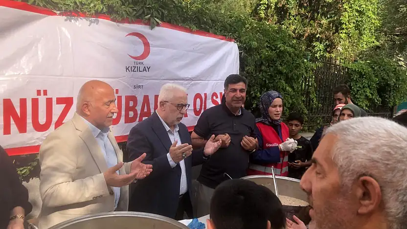 Siirt'te Vatandaşlara Aşure İkram Edildi, Birlik ve Beraberlik İçin Dua Edildi