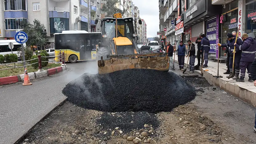Siirt'te yağış sonrası bozulan yollarda bakım çalışmaları sürüyor