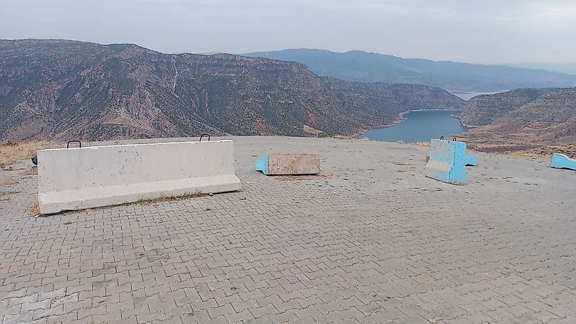 Siirt'te Yamaç Paraşütü Rampasında Tehlike: Beton Bloklar Yerinden Oynatıldı