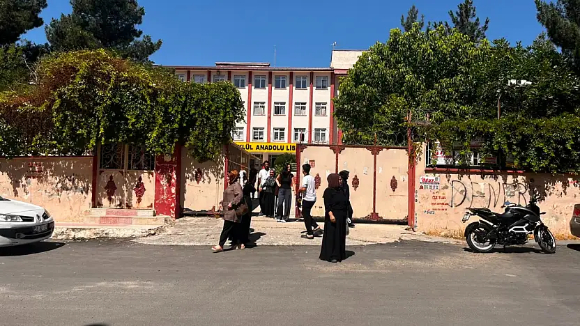 Siirt'te YKS Heyecanı Başladı: 12 Bin 457 Aday İlk Oturuma Girdi