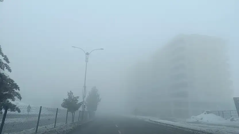 Siirt'te yoğun sis etkili oluyor: görüş mesafesi 20 metreye kadar düştü