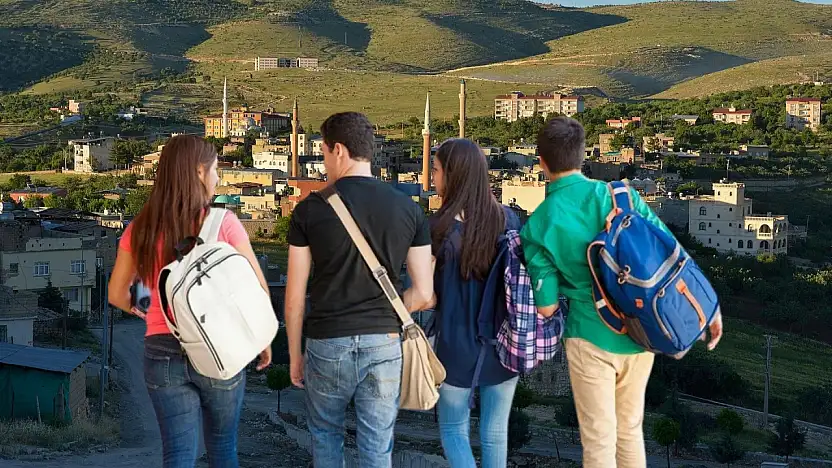 Siirt Tillo'da Taşımalı Eğitim Belirsizliği: Öğrenciler Okullarına Nasıl Ulaşacak?