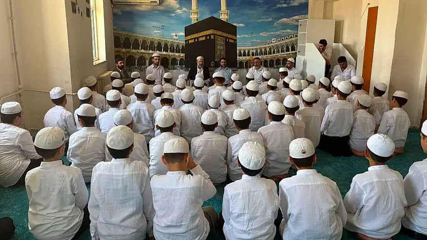 Siirt Tİllolu Seyda Diyaüddin Mücahidi, Kozluk'ta Hafızlık Kursu Öğrencileriyle Buluştu