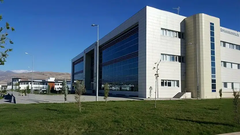 Siirt Üniversitesi Kütüphanesi Yaz Tatili Çalışma Saatlerini Açıkladı
