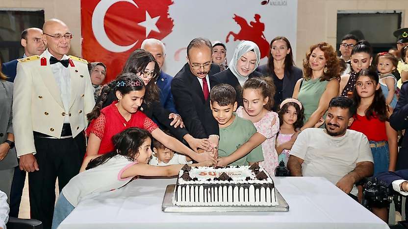 Siirt Valisi Kemal Kızılkaya ve Eşi Nurten Kızılkaya, 30 Ağustos Resepsiyonuna Ev Sahipliği Yaptı