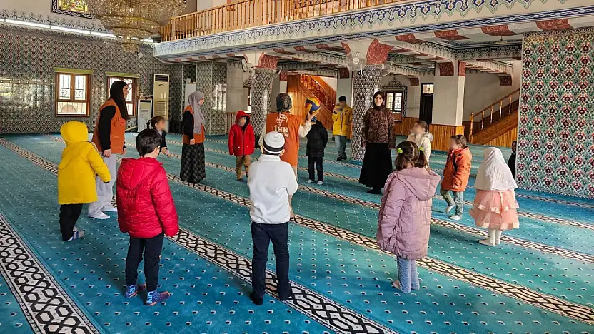 Siirt Yeni Mahalle Camii'nde çocuklara iyilik temalı etkinlik