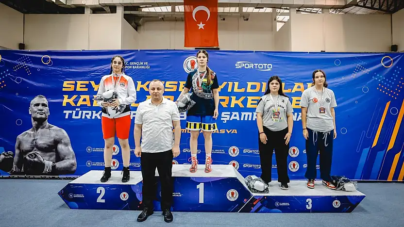 Siirtli Boksör Ela Nur Gül Türkiye Üçüncüsü Oldu