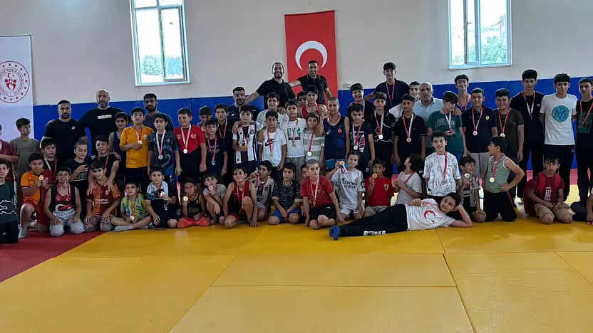 Siirtli Güreşçi Muhammed Rasim Çokal Türkiye Şampiyonası'na Katılma Hakkı Kazandı