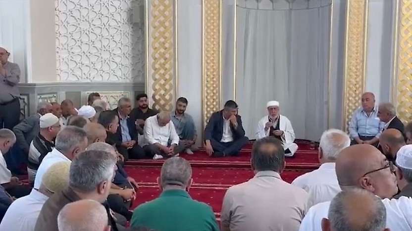 Siirtli Kanaat Önderi Şeyh Muiniddin Aydın, İstanbul'da Husumetli İki Aileyi Barıştırdı