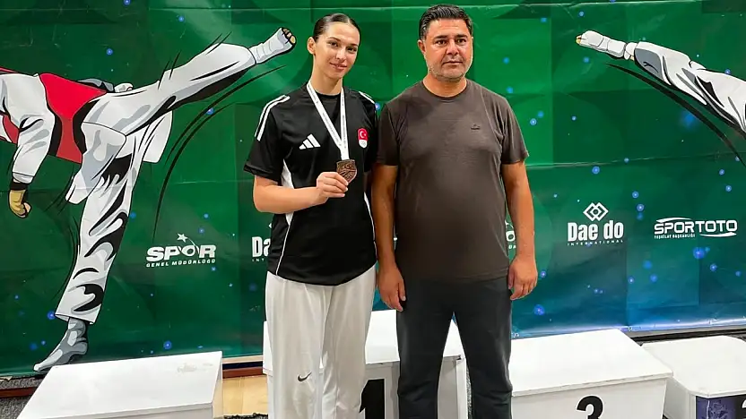 Siirtli Taekwondocu Emriye Yetek Türkiye Üçüncüsü Oldu