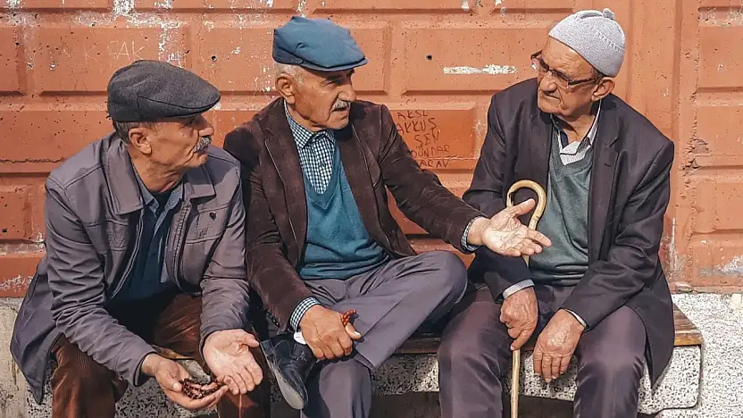 Sokakların Sessiz Tanığı: Seyithan Ene'nin Objektifinden Doğanın ve Kentin Ruhu