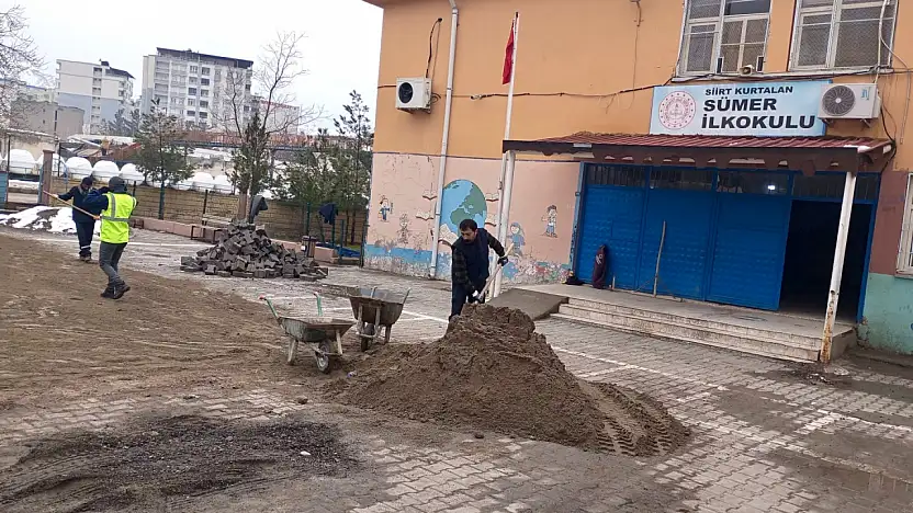 Sümer Mahallesi İlkokulu bahçesi yenilendi