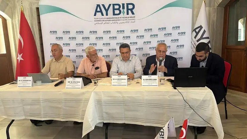 Suriye'nin Yeni Anayasası İçin Düzenlenen Zirvede Siirtli Akademisyen Memduhoğlu da Yer Aldı