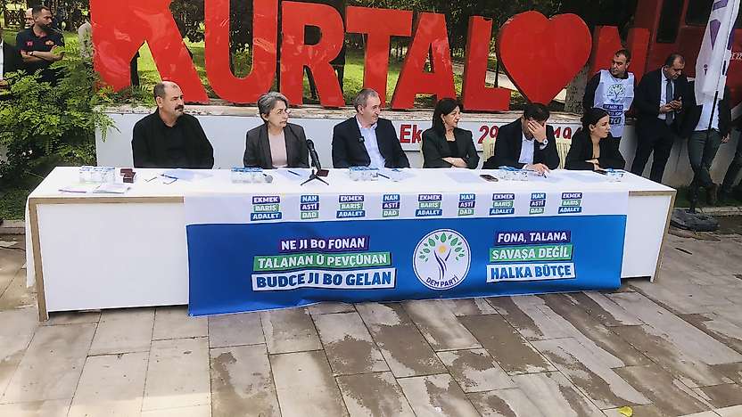 Tuncer Bakırhan, Pervin Buldan ve DEM Parti Yöneticileri Siirt Kurtalan'da Bütçe Görüşmelerini Başlattı