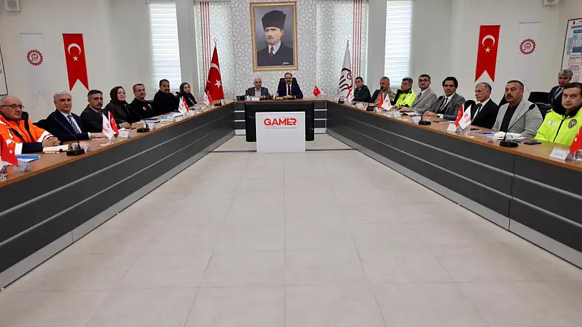 Siirt'te karla mücadele masaya yatırıldı: Vali Kızılkaya'dan koordinasyon toplantısı