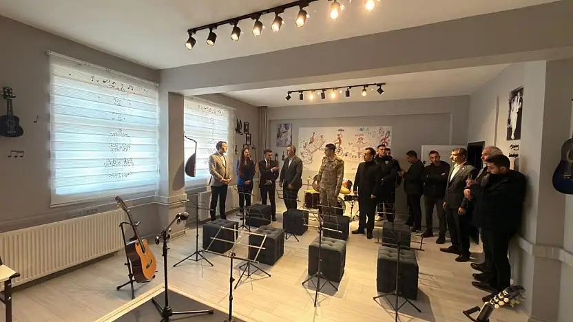 Yarımca Ortaokulu'nda 'Berkant Bolat' Müzik Atölyesi ve Kütüphane açıldı
