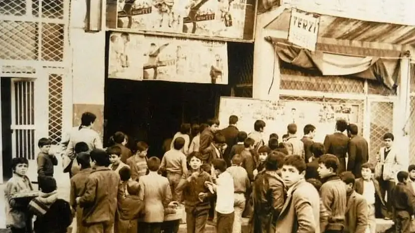 Yıllar Sonra Ortaya Çıktı: Özgen Sineması Önünde Bekleyen Siirtliler