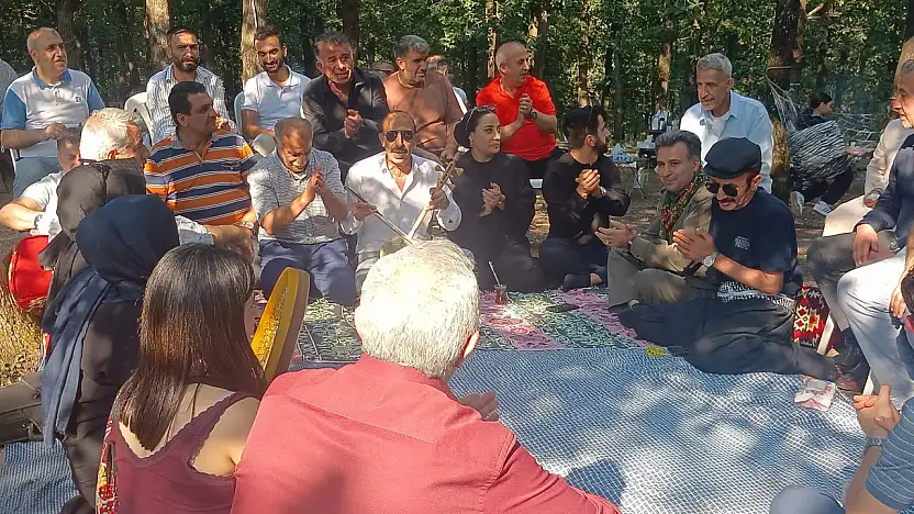 Yüzlerce Eruhlu İstanbul'daki Geleneksel Piknikte Buluştu