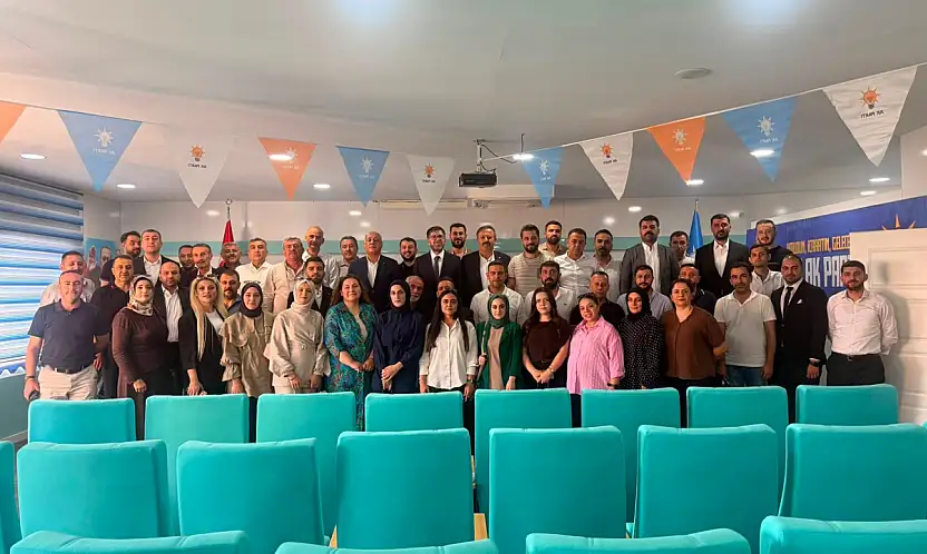 AK Parti'nin Yeni Siirt İl Yönetimi İlk Toplantısını Gerçekleştirdi