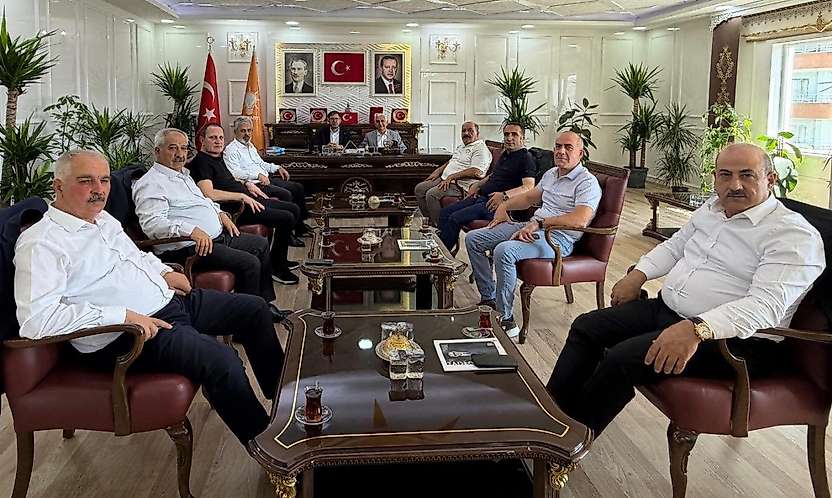 AK Parti Siirt'te ilçe ve belde belediye başkanlarıyla toplantı yaptı