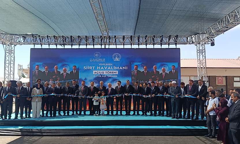Bakan Abdulkadir Uraloğlu, Siirt Havalimanı'nın Yenilenen Terminal Binasının Açılışını Yaptı