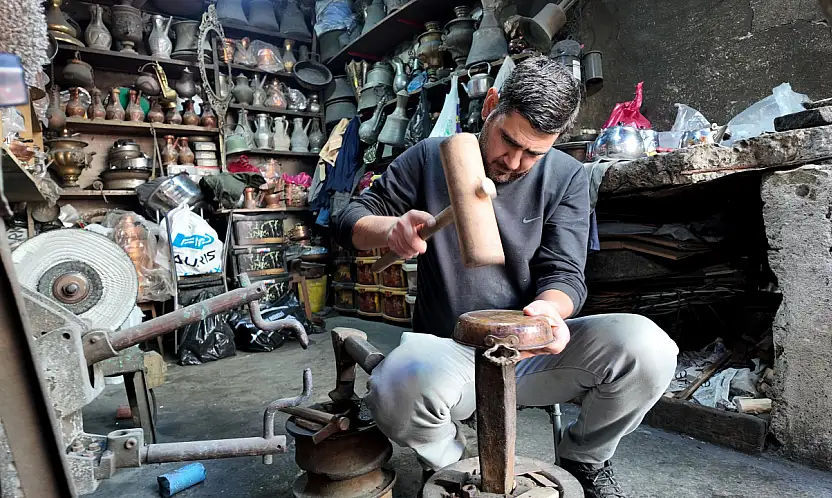 Bakırın Sesi Siirt'te Hâlâ Yankılanıyor: 6 Yaşında Çırak Oldu, 50'sinde Usta: Fatih Bakırcı'nın Zanaat Hikâyesi
