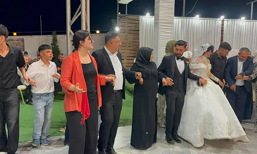 Baykara ve Elçi Ailelerinin Mutlu Günü: Sinan Baykara ile Rojda Elçi Dünya Evine Girdi