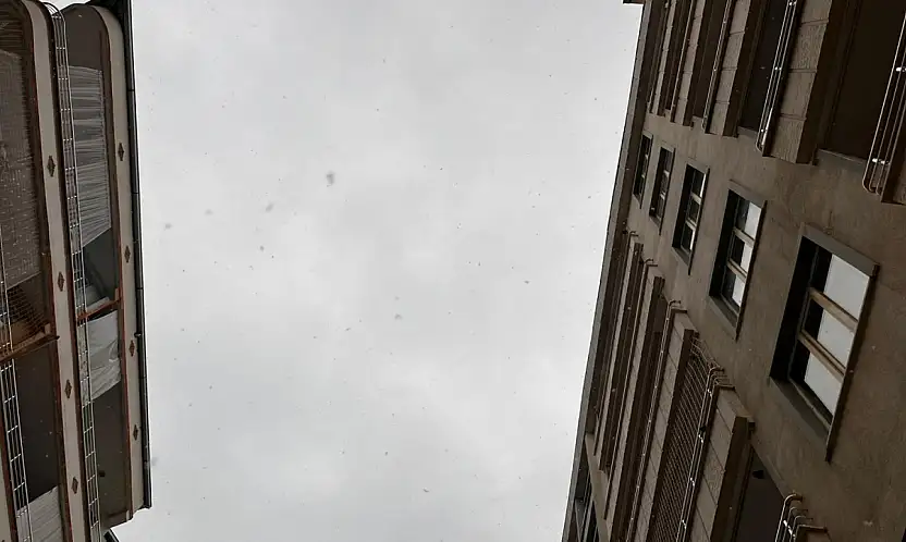 Beklenen kar yağışı Siirt il merkezinde başladı