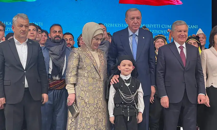 Cumhurbaşkanı Erdoğan'ın Ev Sahipliğindeki Programda Siirt Tanıtıldı! Folklor Ekibi Beğeni Topladı