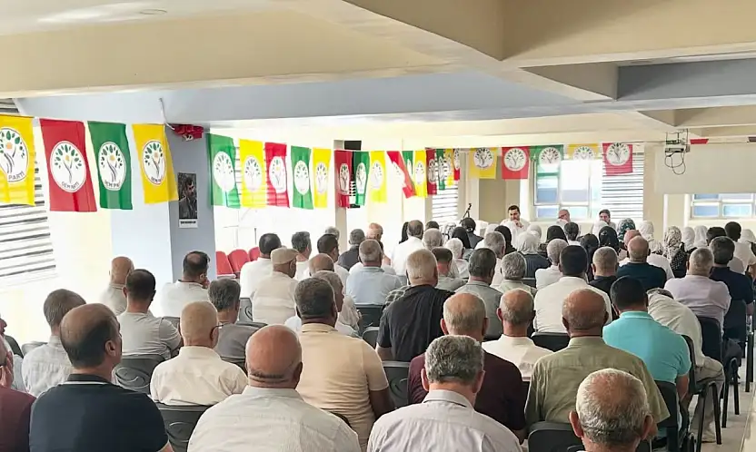 DEM Parti Siirt'te ''Barış Süreci'' Toplantısı Düzenledi