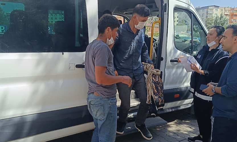 Siirt Eruh'ta 12 Afgan Düzensiz Göçmen Yakalandı
