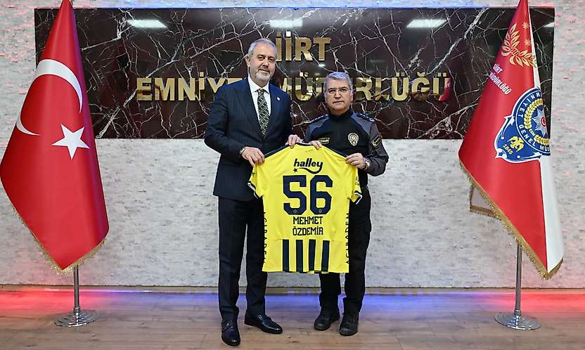 Fenerbahçe Yöneticisi Mehmet Aydın'dan Siirt Emniyet Müdürü Özdemir'e Ziyaret