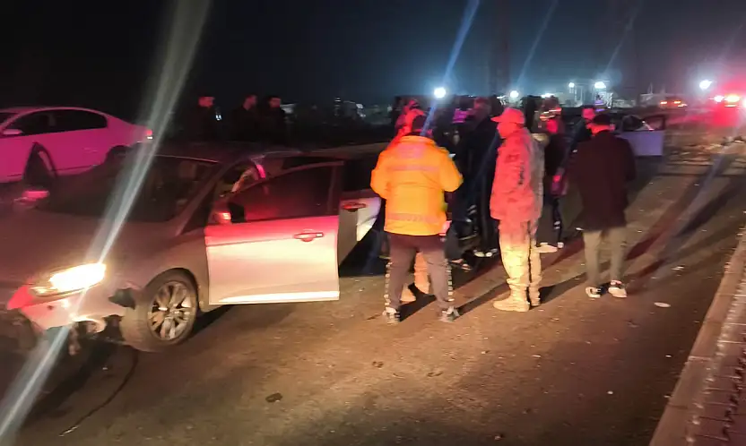 İki Kardeşin Arka Arkaya Yaptığı Kazada 8 Kişi Yaralandı! Siirt Sağlık Ekibi İlk Müdahaleyi Yaptı