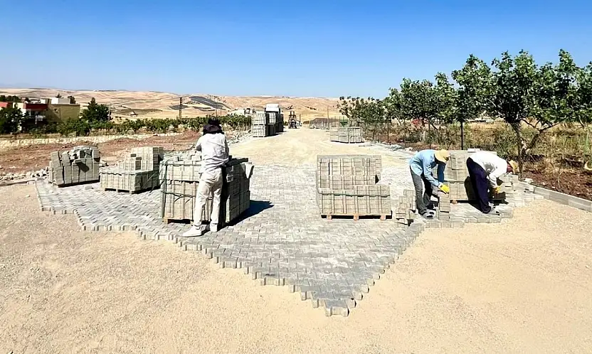Kurtalan'da 80 Bin Metrekarelik Parke Taşı Çalışması Sürüyor