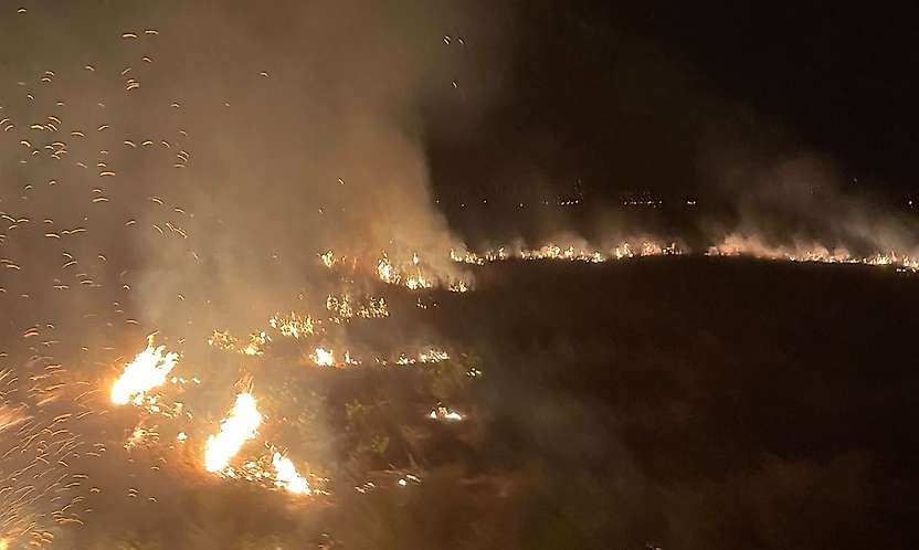 Kurtalan'da Tren Rayları Yanında Anız Yangınına Müdahale Edildi