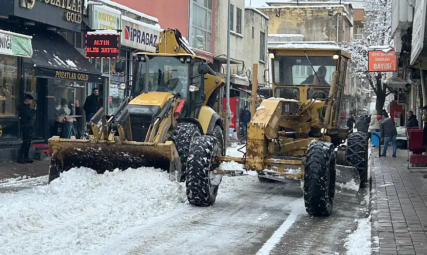 Kurtalan Merkezde Kar Temizleme Çalışmaları Sürüyor