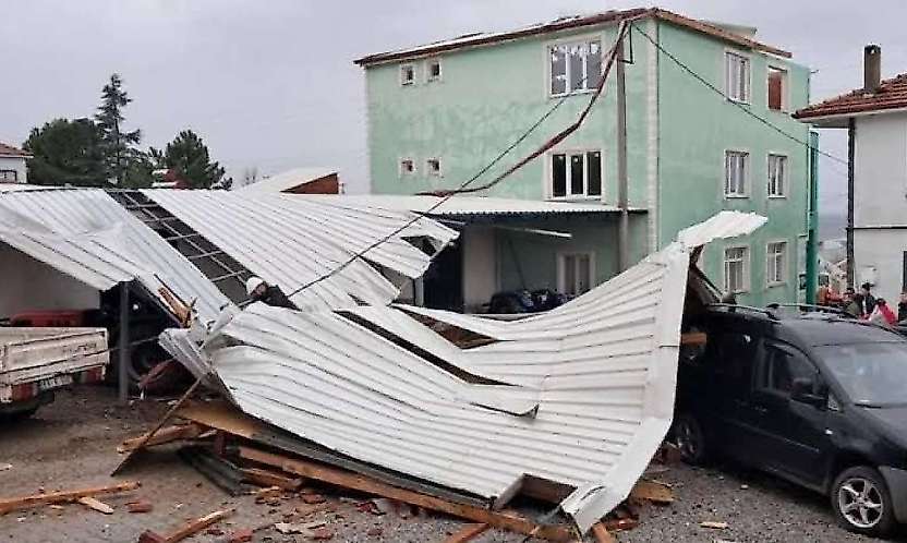 Meteorolojiden Siirt İçin Fırtına Uyarısı: Çatı ve Ağaçlara Dikkat